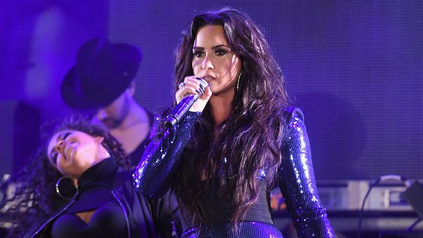 Demi Lovato dévoile les merveilleuses photos de sa demande en mariage sur la plage