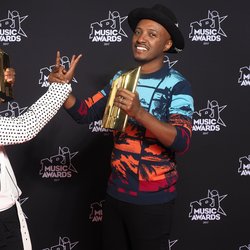 Lisandro Cuxi (Révélation Francophone de l'année) et Soprano (Artiste Masculin Francophone de l'année) - NRJ Music Awards 2017