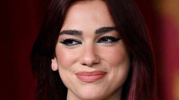 Dua Lipa tease un nouveau hit dans une vidéo making-of de son album «Radical Optimism»