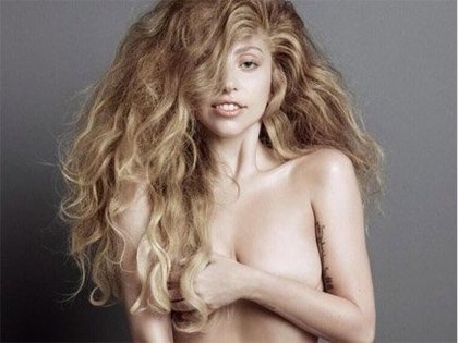Lady Gaga pose nue et sans maquillage pour V Magazine
