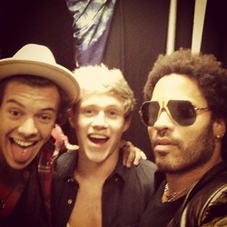 Lenny Kravitz : Tout le monde est dans la loge de Ronnie #rollingstones #onedirection.