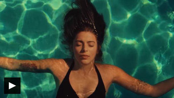 Léa Paci vous replonge en été avec le clip de «Pour aller où?»