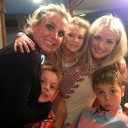 Britney Spears: At my sisters show! @jamielynnspears is playing the LA County Fair in Pomona tonight. 