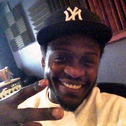Corneille:  En direct du studio...next album! Aujourd'hui gros feat. d'un grand grand MC... Ça arrive! RT maximum !