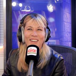 Mathilde Seigner sur Rire & Chansons - photo