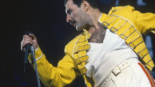 Freddie Mercury : un clip inédit « Time Waits for No One » en version piano-voix dévoilé !