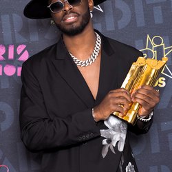 Dadju - Photocall NRJ Music Awards Paris Edition