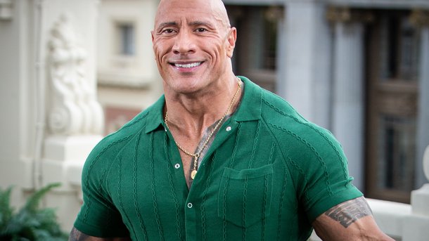 Dwayne « The Rock » Johnson: sa statue à Grévin modifiée en 24h, découvrez le résultat !