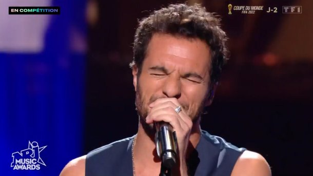 Amir joue sa chanson «Ce soir»