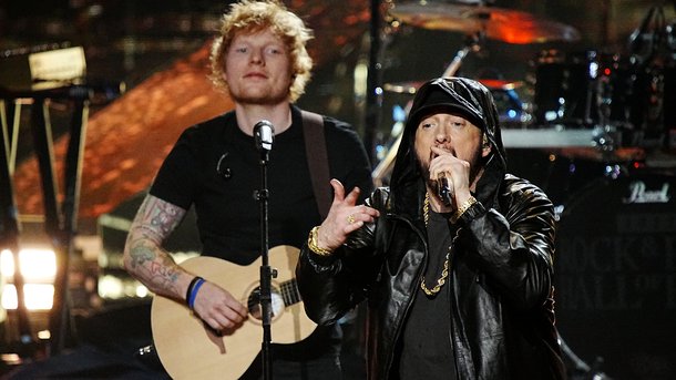 Eminem rejoint Ed Sheeran sur scène à Detroit, la foule explose
