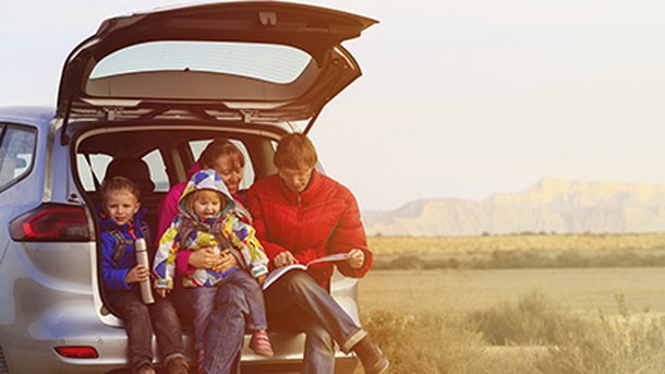 Vacances : comment occuper ses enfants pendant les voyages en voiture ?