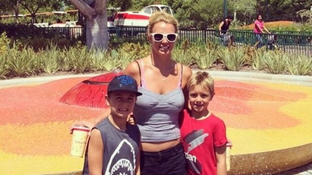 Britney Spears en famille chez Mickey!