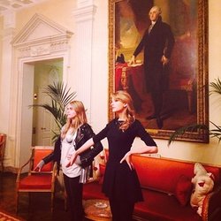 Taylor Swift: on essaie juste de faire comme George Washington. caradelevingne 