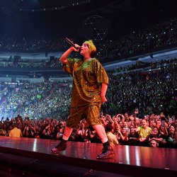 Billie Eilish donne le coup d'envoi de sa tournée "Where Do We Go?" 4