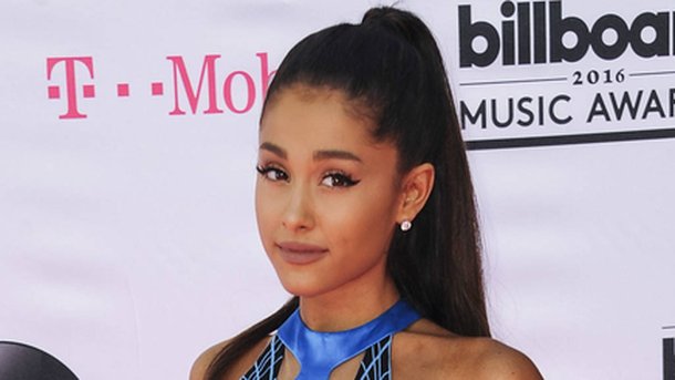 Ariana Grande passe à la frange!