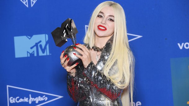 Ava Max, Halsey, Camila Cabello, Dua Lipa: une plongée dans l'arène des nouvelles divas pop