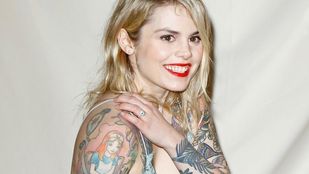 Cœur de Pirate: son nouveau tatouage impressionnant (et coquin)!
