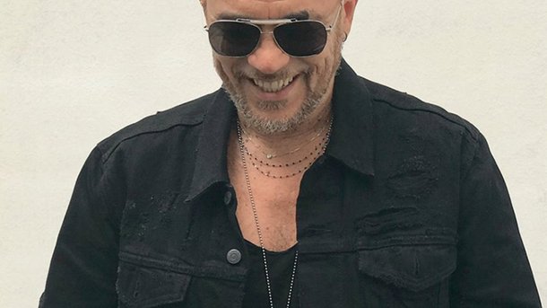 Pascal Obispo revient avec le titre « Chante la rue »