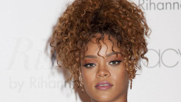 Rihanna : elle fait exploser les ventes de baskets!