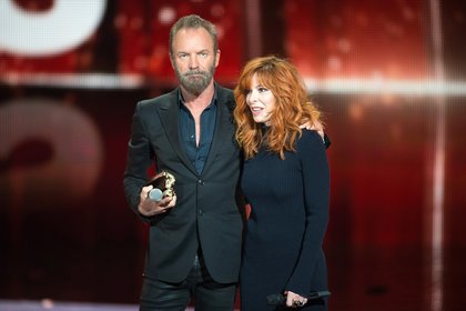 Sting et Mylène Farmer sur scène - NRJ Music Awards 2015