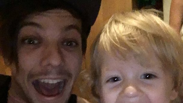 Louis Tomlinson : en famille pour son anniversaire!