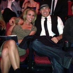 Britney Spears : Au show du Cirque ONEDROP...SO WOW!! 1night1drop Regarez le oneline et supportez le worldwaterday 
