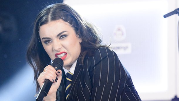 Charli XCX : un duo avec Paris Hilton ?