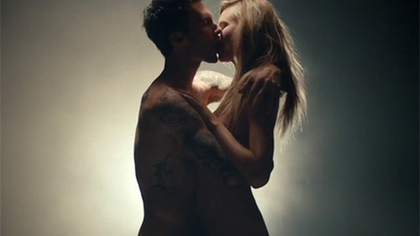 Adam Levine : un clip ultra hot avec sa femme!