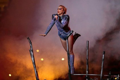 Lady Gaga sur scène à la mi-temps du Superbowl 2017