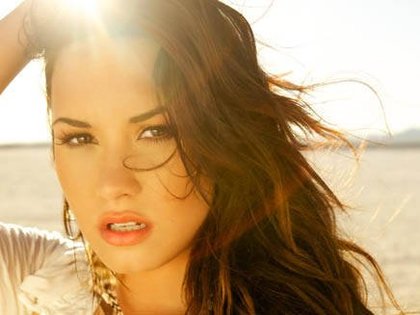 Demi Lovato est Unbroken