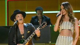 Bruno Mars fait une drôle de demande à Rihanna