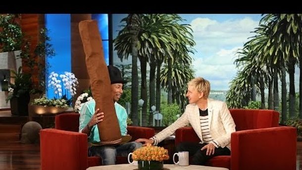 Pharrell Williams : un nouveau chapeau encore plus fou !