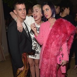 Miley Cyrus, Katy Perry et Jeremy Scott
