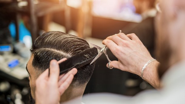 Les infos du Réveil Chérie : un britannique traverse la Manche pour économiser sur une coupe de cheveux
