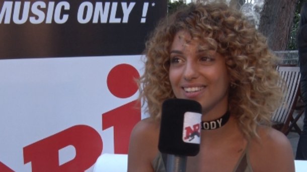 Tal : «C’est un peu le bal de fin d’année. Tu es super excitée d’y être»