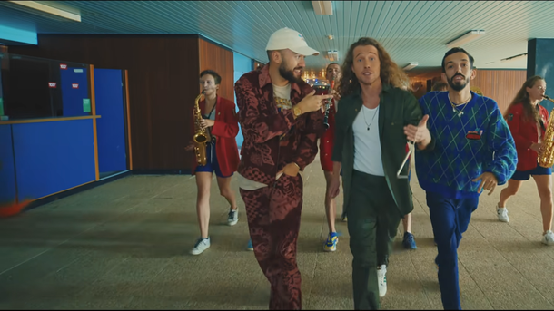 "Coup de vieux" : Julien Doré ne se remet pas du clip avec Bigflo et Oli