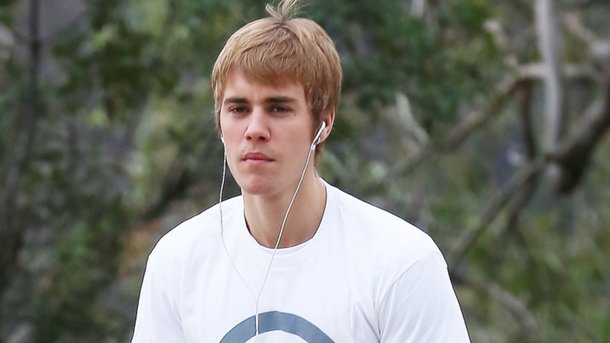 Justin Bieber percute par accident un paparazzi