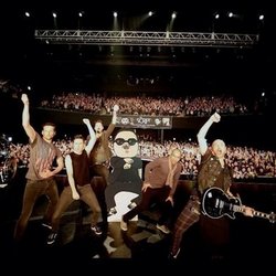 PSY : comment était votre concert en Corée The Script !?? je sais que c'était génial parce que j'y étais !!! haha