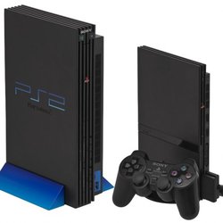 La PS2 (2000) et la PS2 Slim (2004)