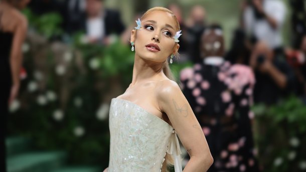 Ariana Grande tease le glaçant clip de "The Boy is Mine"