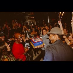  © Usher Instagram