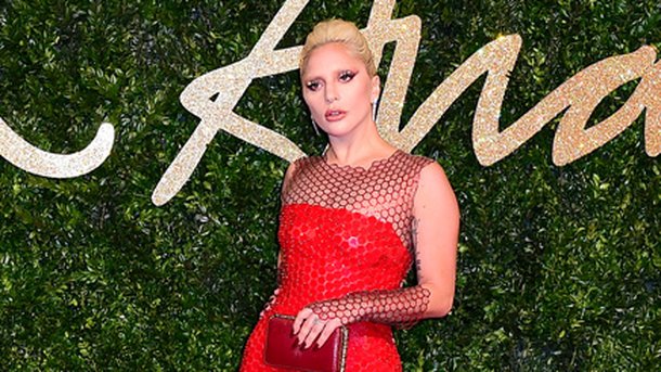 Lady Gaga: sublime aux British Fashion Awards!