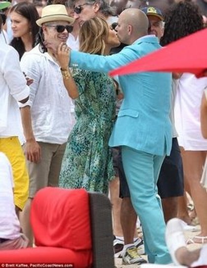 Pitbull ‏: merci @JLo pour cette incroyable opportunité & de me donner la chance d'apprendre de toi muchas muchas gracias besoteeeee 