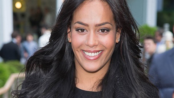 Amel Bent dévoile un extrait de son nouveau single