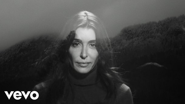 Jenifer «En Attendant» : la chanteuse émouvante dans le clip pour ses fils