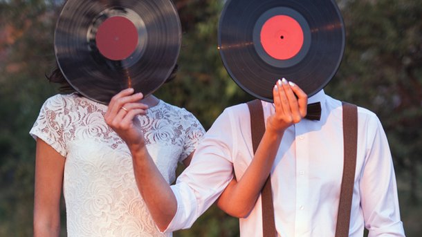 Les infos du Réveil Chérie : Top 3 des meilleures chansons à écouter en couple