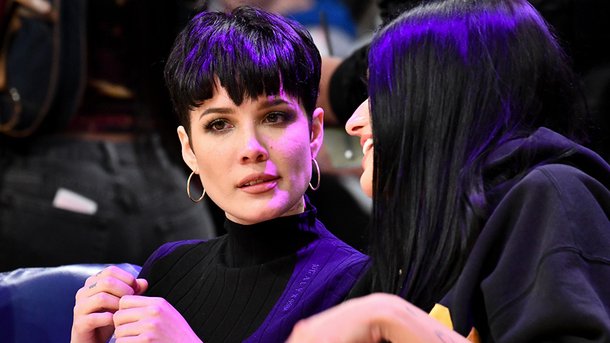 Halsey enceinte: les premières photos de sa grossesse