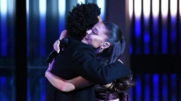 Ariana Grande et The Weeknd en duo avec «Save Your Tears»: leur premier live!