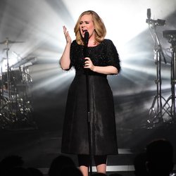 Adele sur scène - NRJ Music Awards 2015