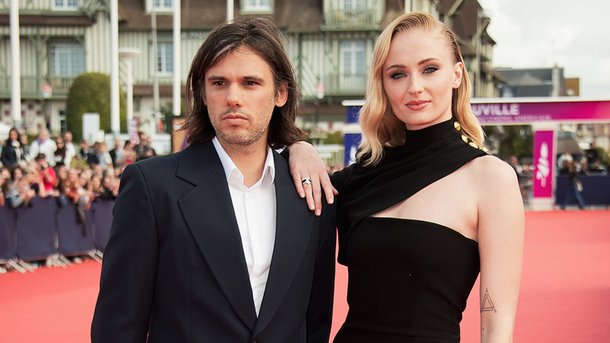 Orelsan et Sophie Turner, le duo de rêve du Festival de Deauville